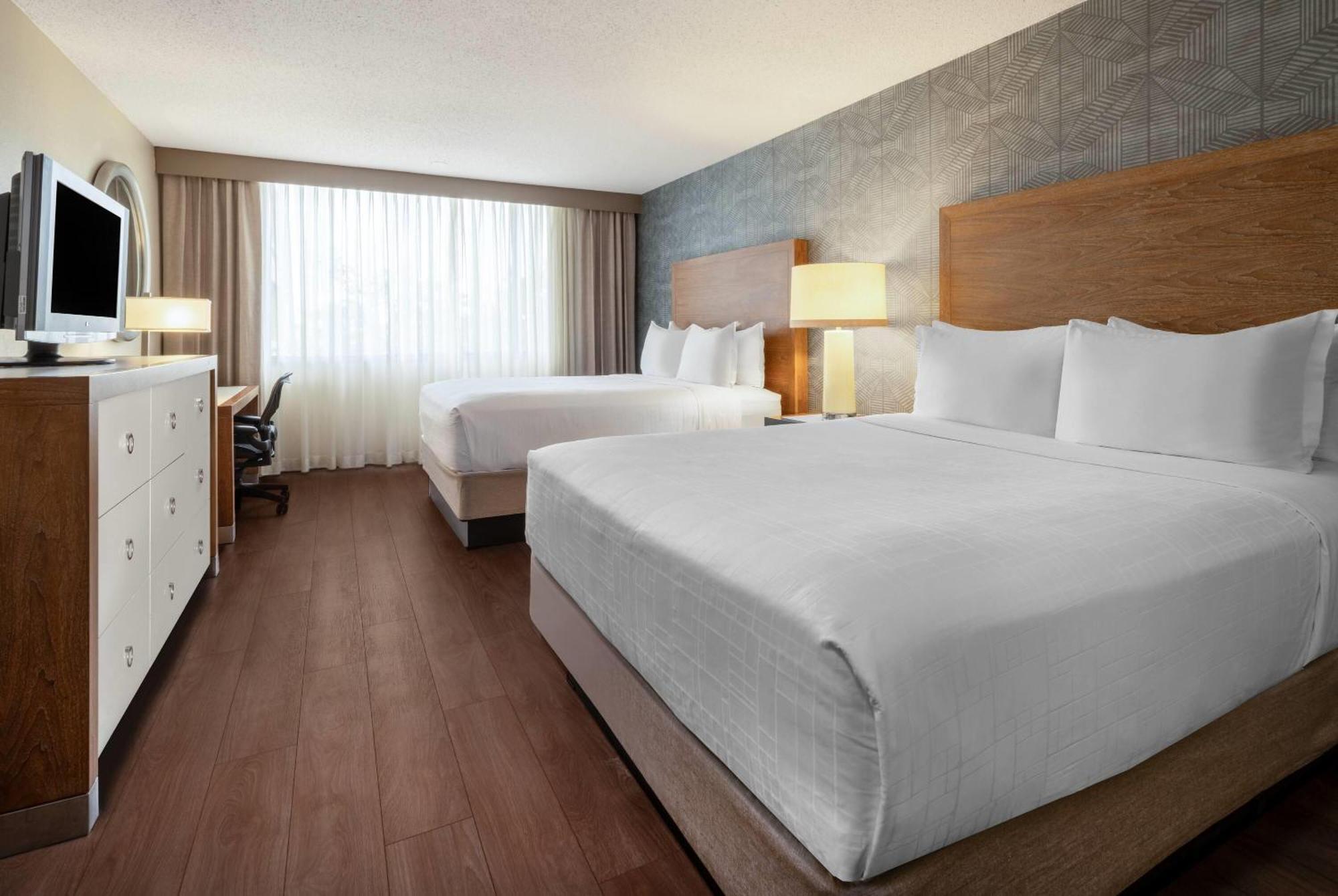 Wyndham Indianapolis Airport Hotel Exterior foto